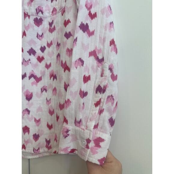 Beach Lunch LoungeWhite with Pink Abstract Heart/V Shape Pattern Button Down Top - Picture 5 of 8